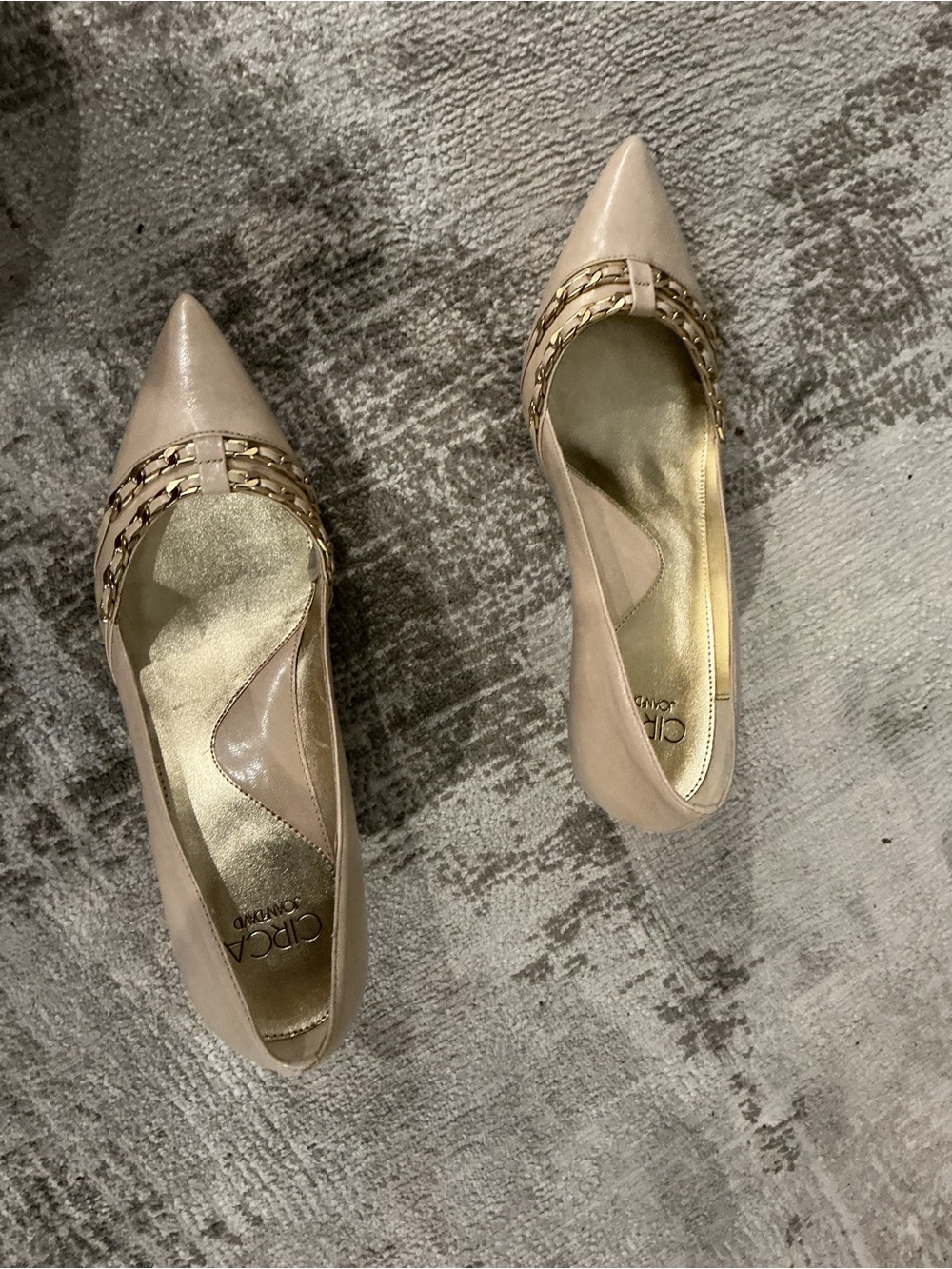 Joan & David Nude Pointed Toe heels with Gold Chain detail, Women’s 8